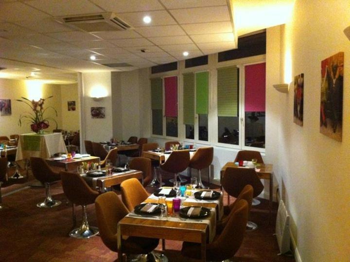 Logis Hotel De France Restaurant Le Lucullus Монморийо Екстериор снимка