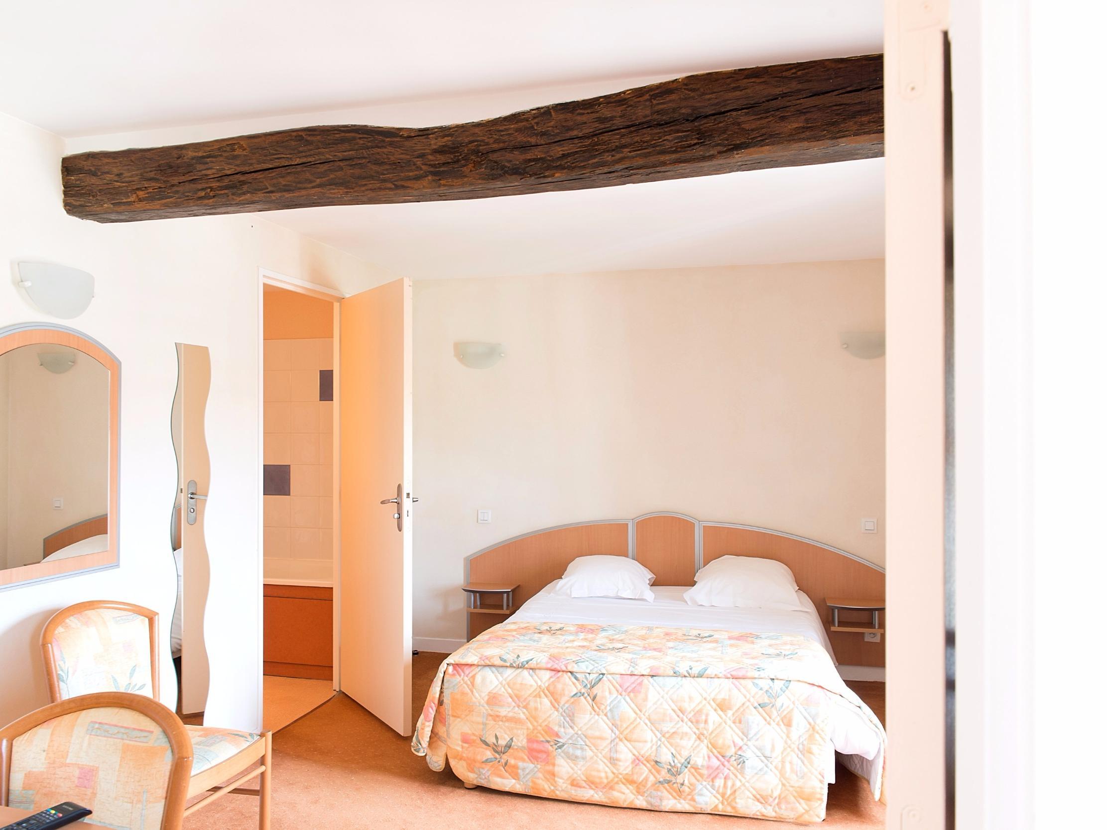 Logis Hotel De France Restaurant Le Lucullus Монморийо Екстериор снимка