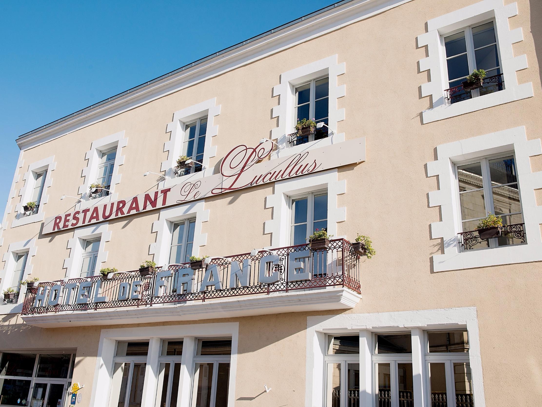 Logis Hotel De France Restaurant Le Lucullus Монморийо Екстериор снимка
