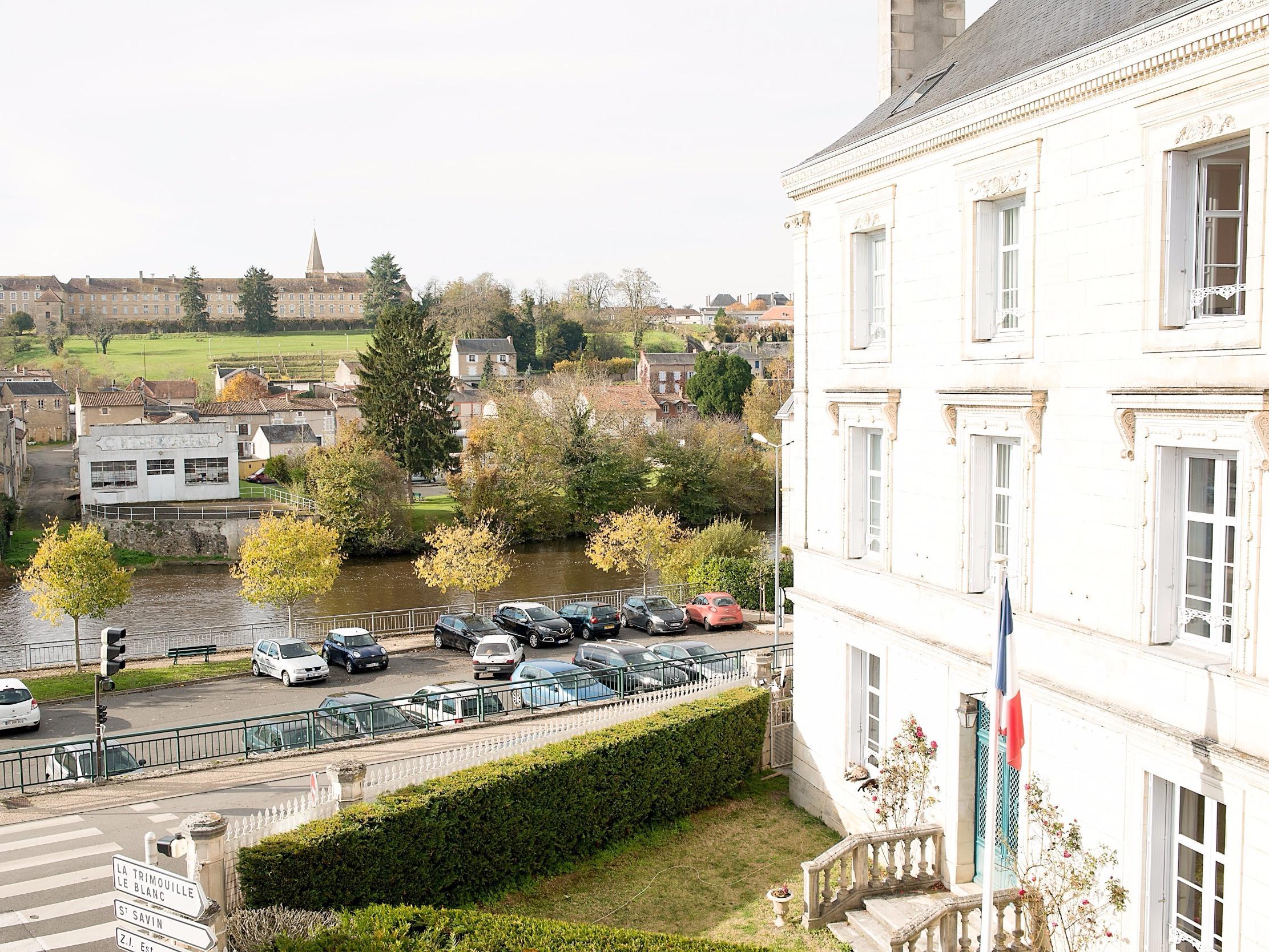 Logis Hotel De France Restaurant Le Lucullus Монморийо Екстериор снимка