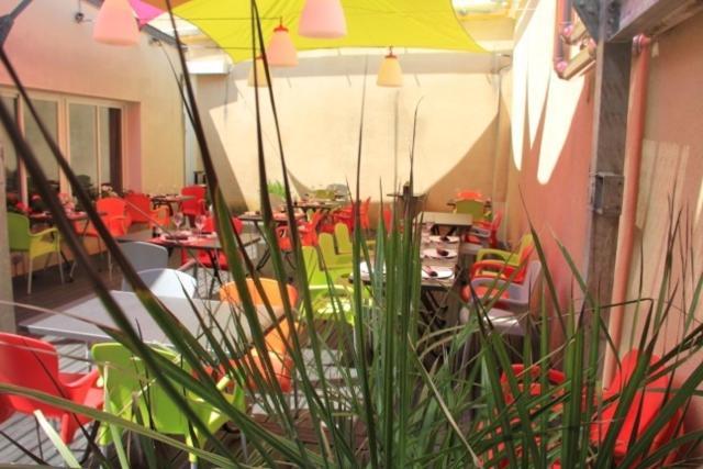 Logis Hotel De France Restaurant Le Lucullus Монморийо Екстериор снимка