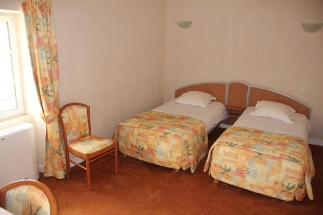 Logis Hotel De France Restaurant Le Lucullus Монморийо Стая снимка