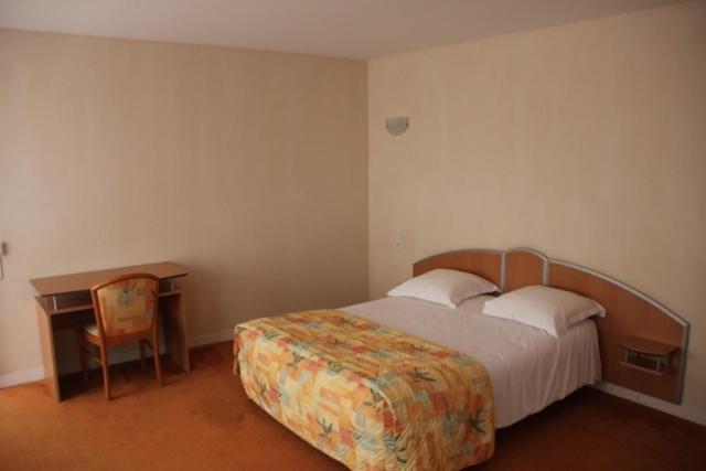 Logis Hotel De France Restaurant Le Lucullus Монморийо Стая снимка