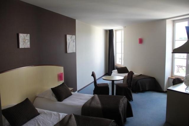 Logis Hotel De France Restaurant Le Lucullus Монморийо Стая снимка